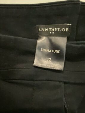 Ann Taylor Signature Black Capris Sz 12